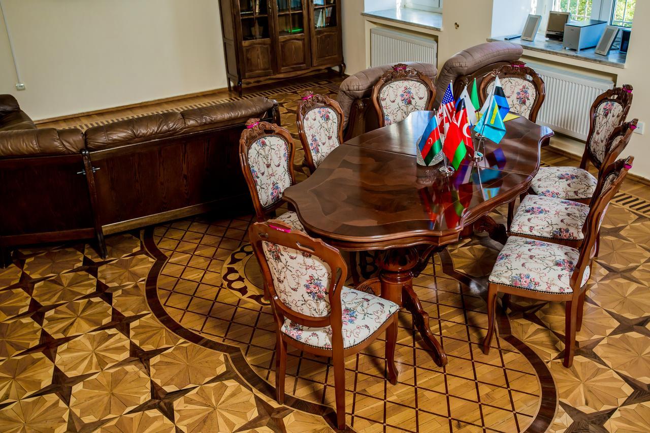 Centrum Hotel&Hostel Баку Экстерьер фото
