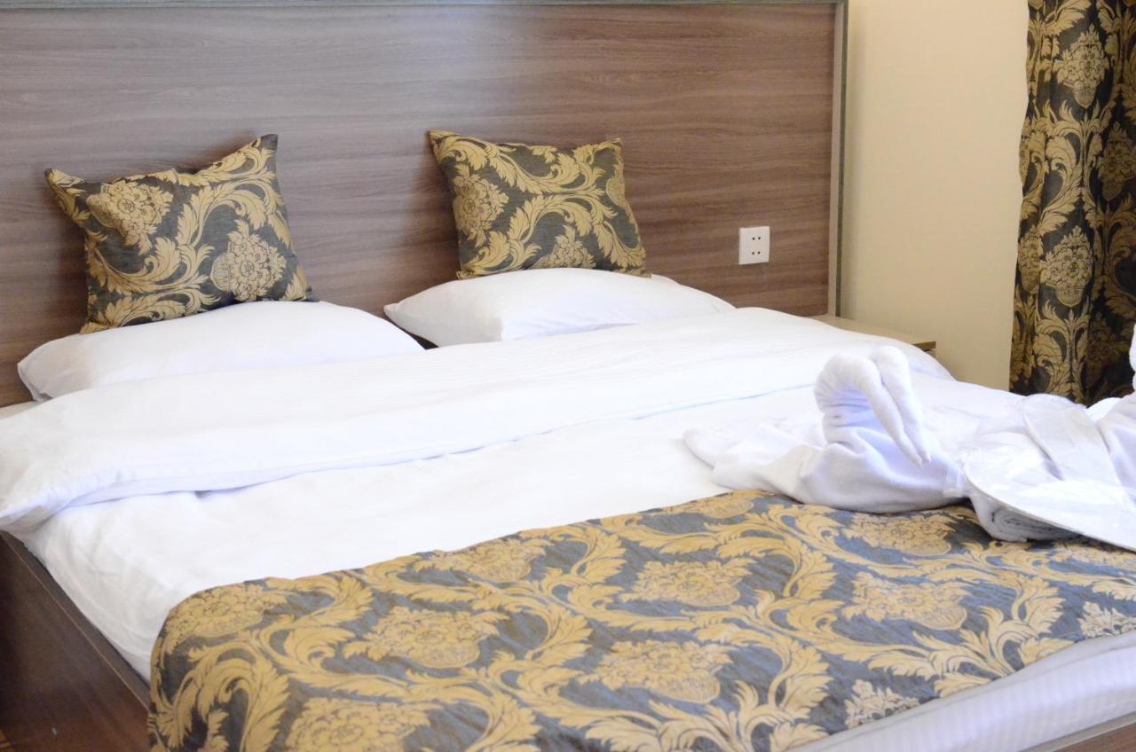 Centrum Hotel&Hostel Баку Экстерьер фото